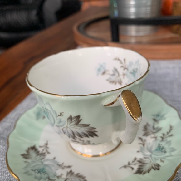 Aynsley Teacup & Saucer - Picture 3 of 5